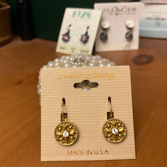 Fashion Jewelry Jewelry - Gold Victorian Leverback Earrings